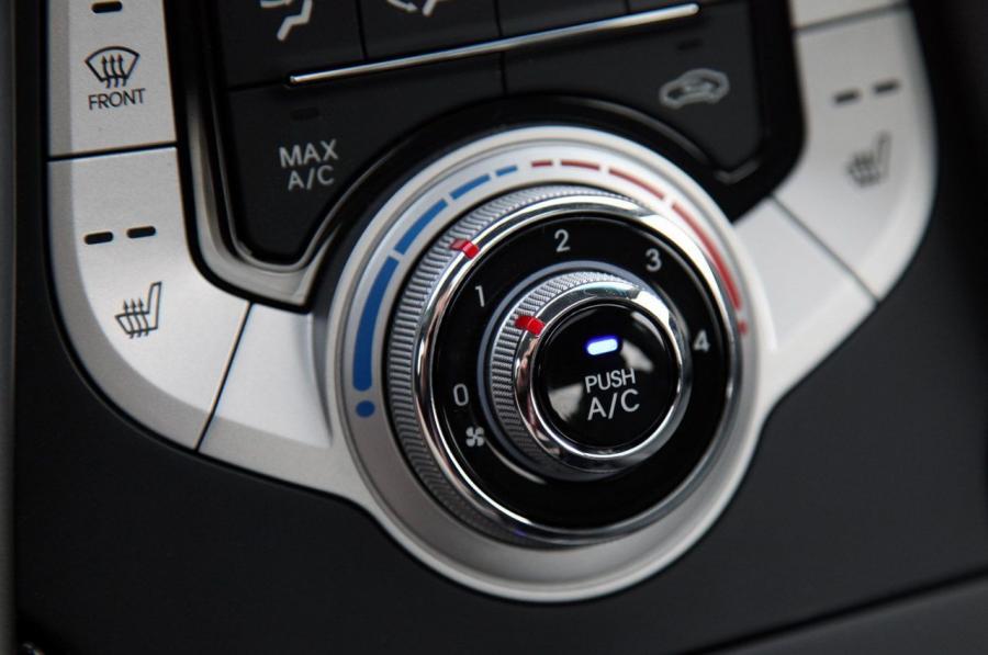  Hyundai Elantra Limited 2011 года  (фото 13 из 45)